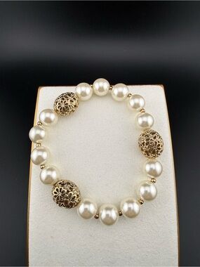 Elegant Pearl & Filigree Gold Bead Stretch Bracelet - Ivory Pearl